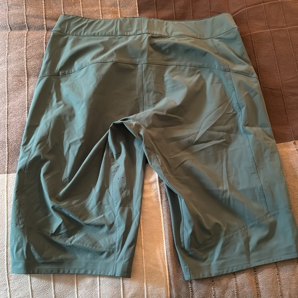 Sweet Protection MTB Shorts - Picture 2 of 4